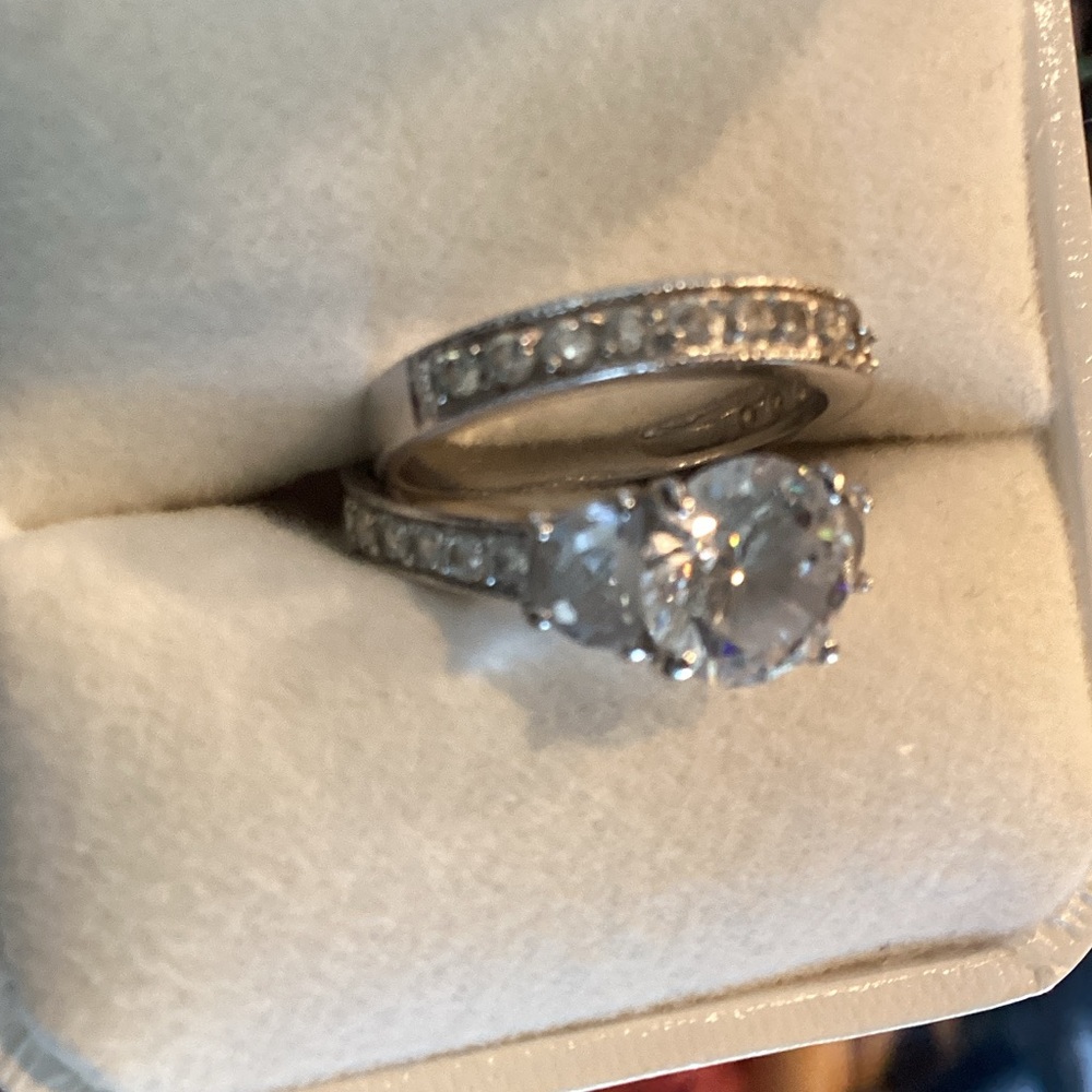 Elegant Silver Ring with Clear Stone